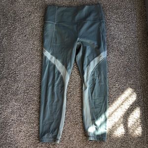 Athleta Salutation Stash Pocket 7/8 tight, Medium